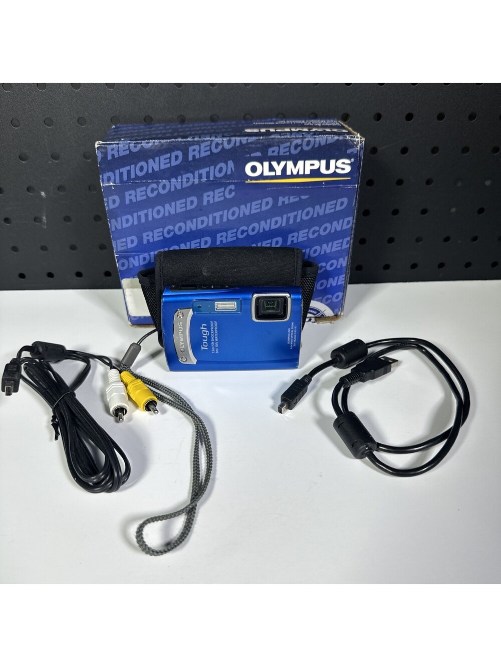 Olympus Stylus Tough TG-310 14.0MP Digital Camera Power Tested No Battery